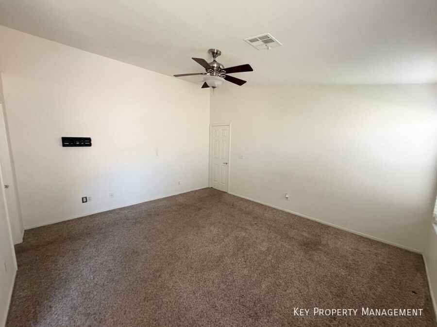 374 Yacht Ave - Photo 7 of 23