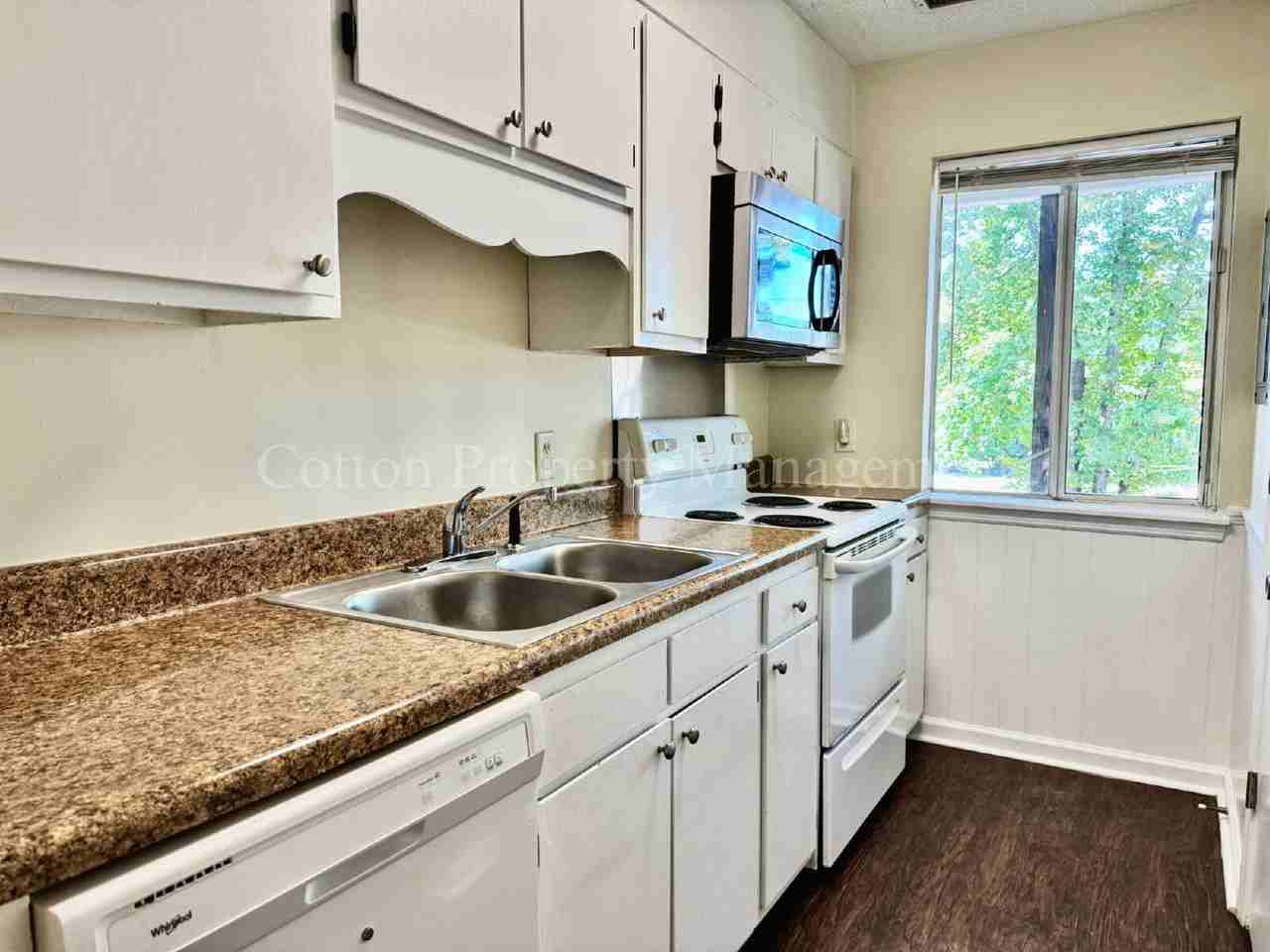 107 Lullwater Dr - Photo 6 of 24