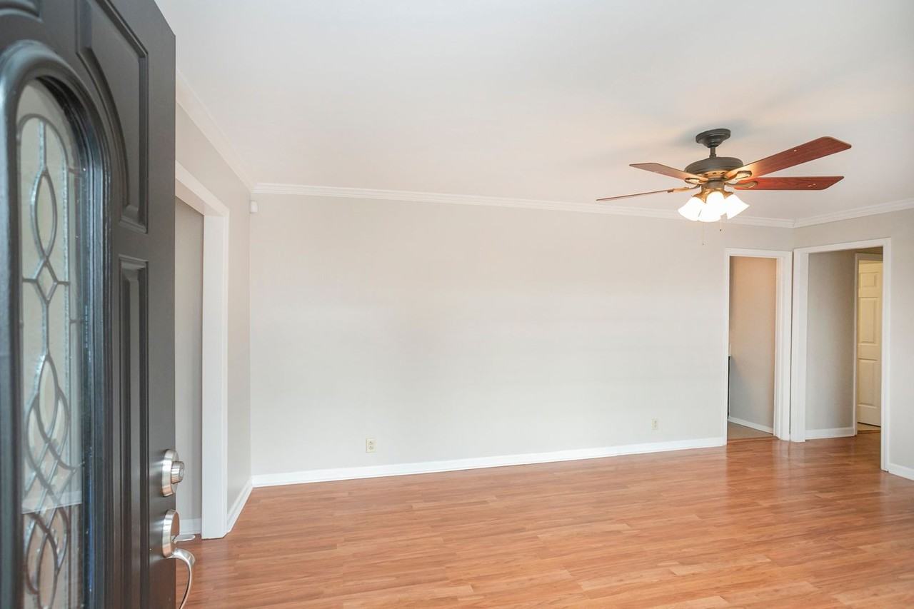 610 Ashley Ct - Photo 4 of 48