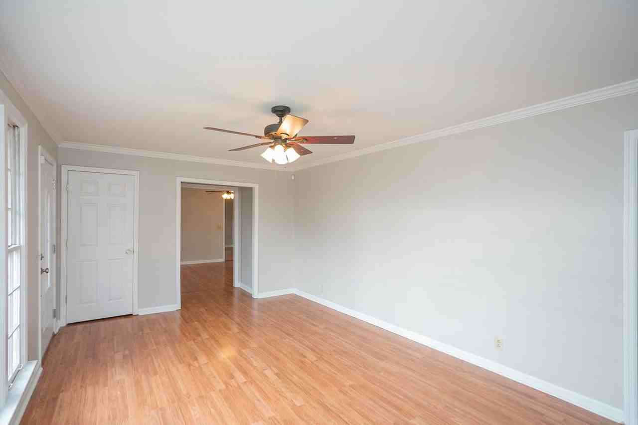 610 Ashley Ct - Photo 7 of 48