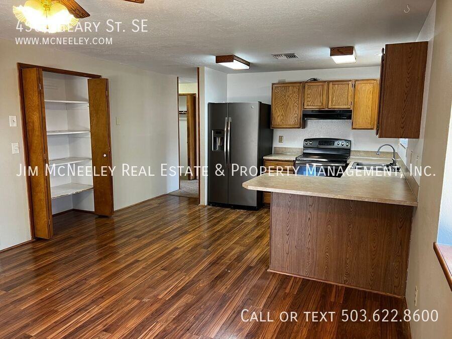 4560 Geary St Se - Photo 4 of 27