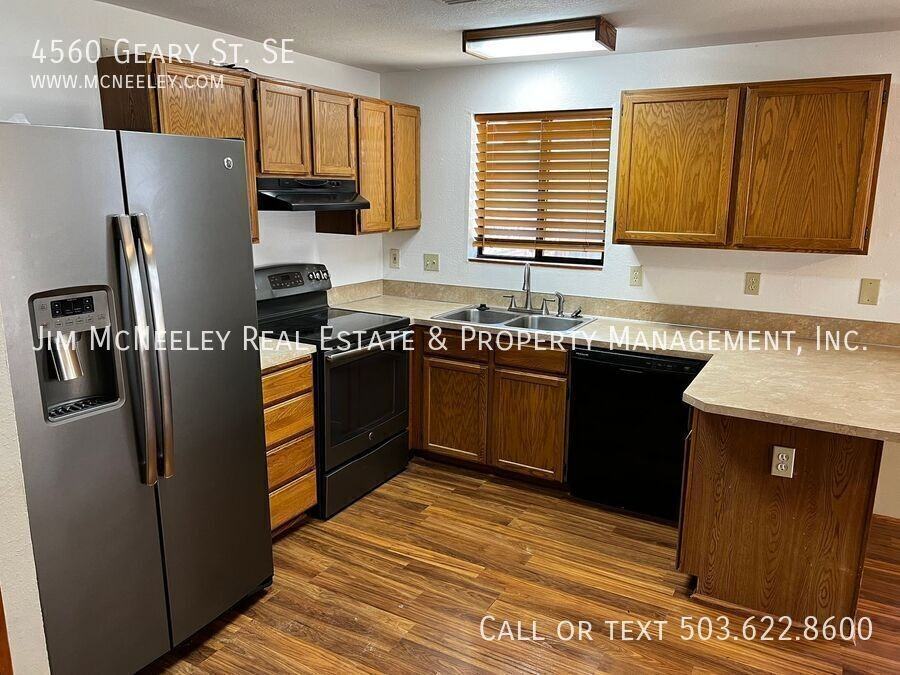 4560 Geary St Se - Photo 5 of 27