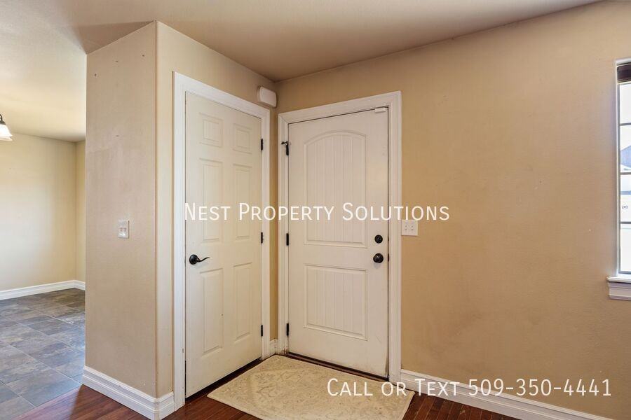 547 S Bayside St - Photo 6 of 35