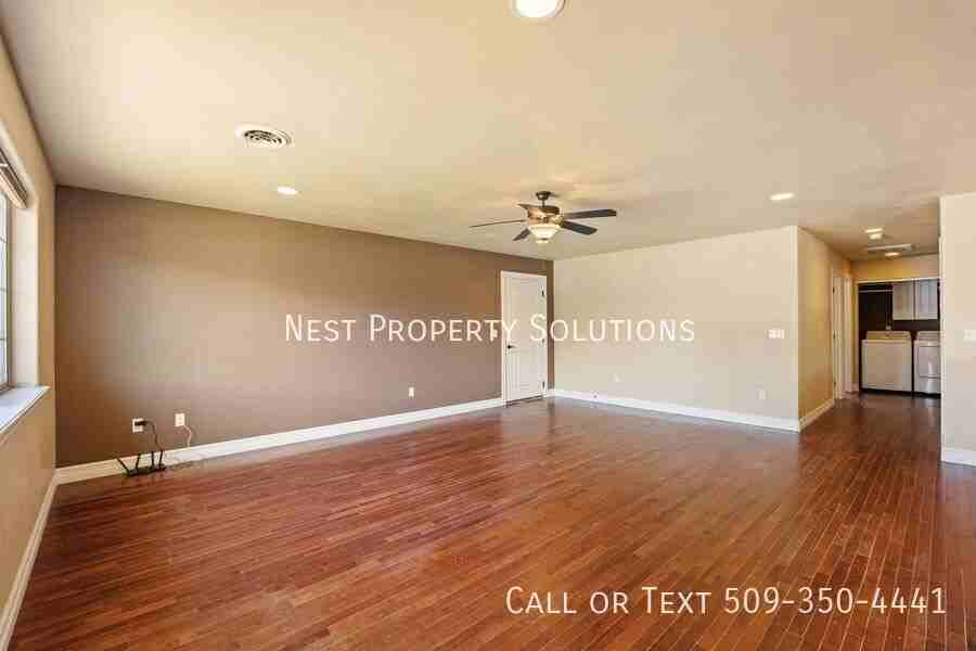 547 S Bayside St - Photo 7 of 35