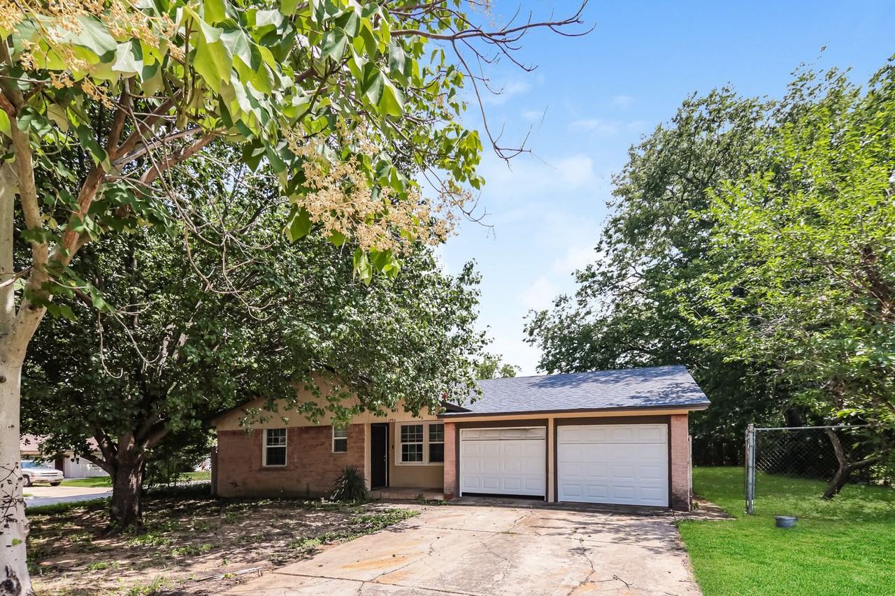 1754 E Red Bird Ln - Photo 2 of 2