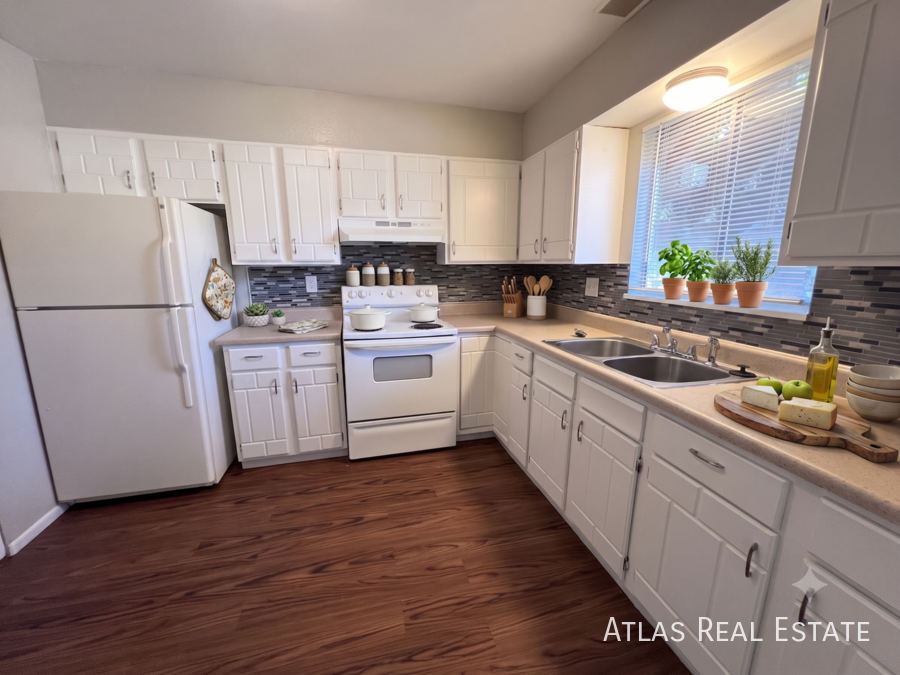 1017 Delaware Dr #2 - Photo 3 of 16