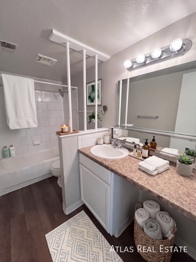 1017 Delaware Dr #2 - Photo 5 of 16