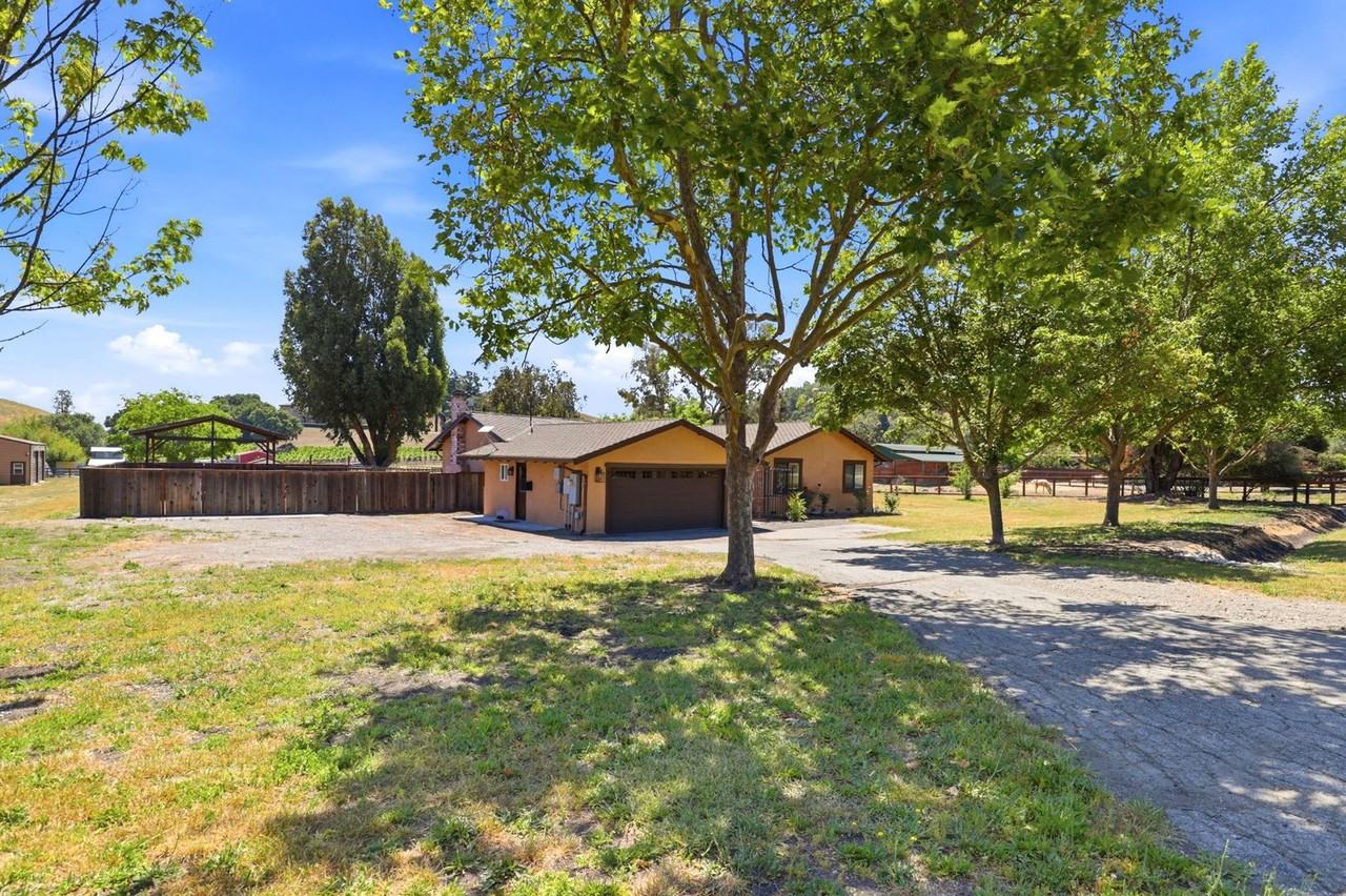 10200 Parrish View Dr - Photo 3 of 43