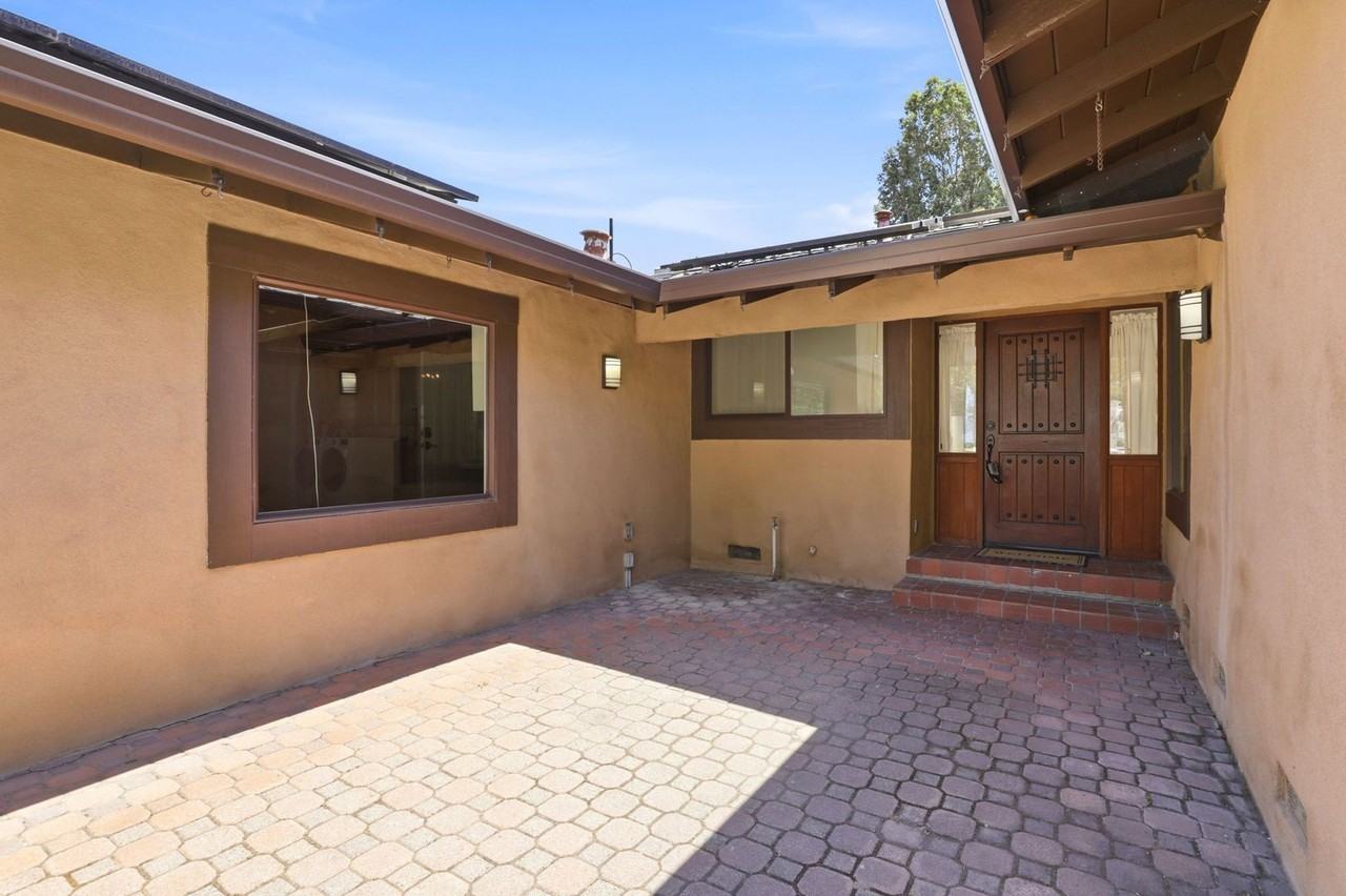 10200 Parrish View Dr - Photo 5 of 43