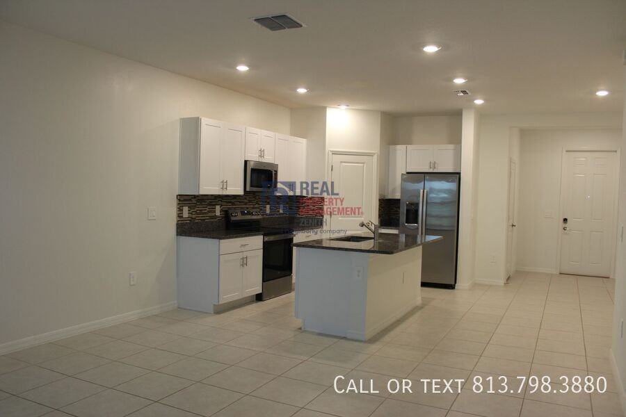 10821 Fowlers Bluff Ct - Photo 5 of 22