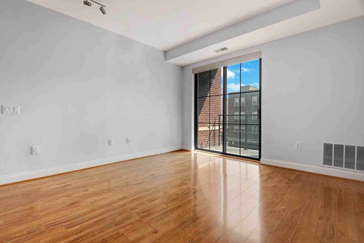 1111 Oronoco St #426 - Photo 2 of 15