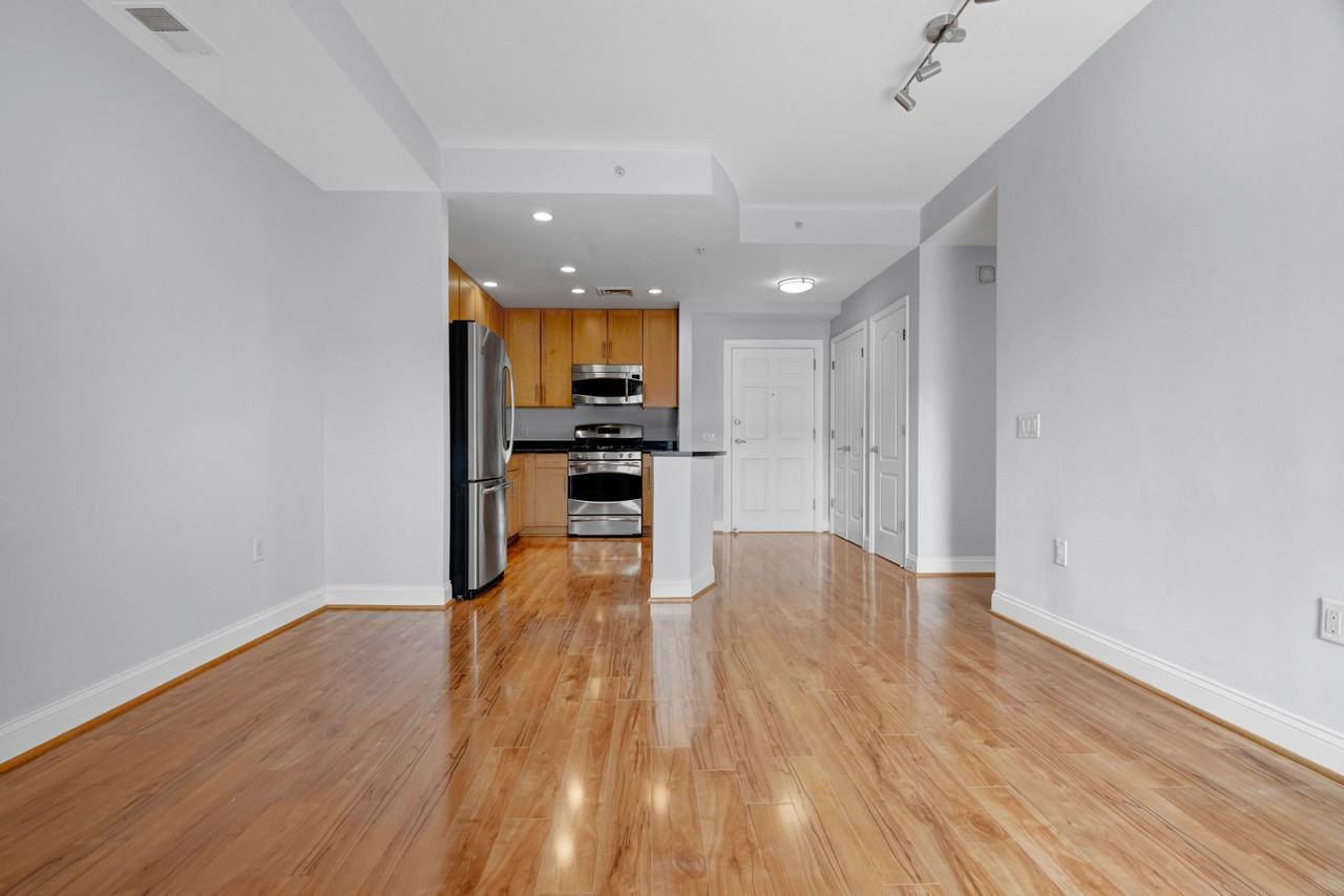 1111 Oronoco St #426 - Photo 4 of 15