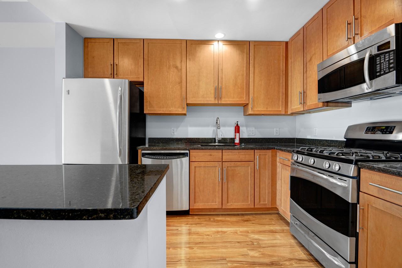 1111 Oronoco St #426 - Photo 6 of 15