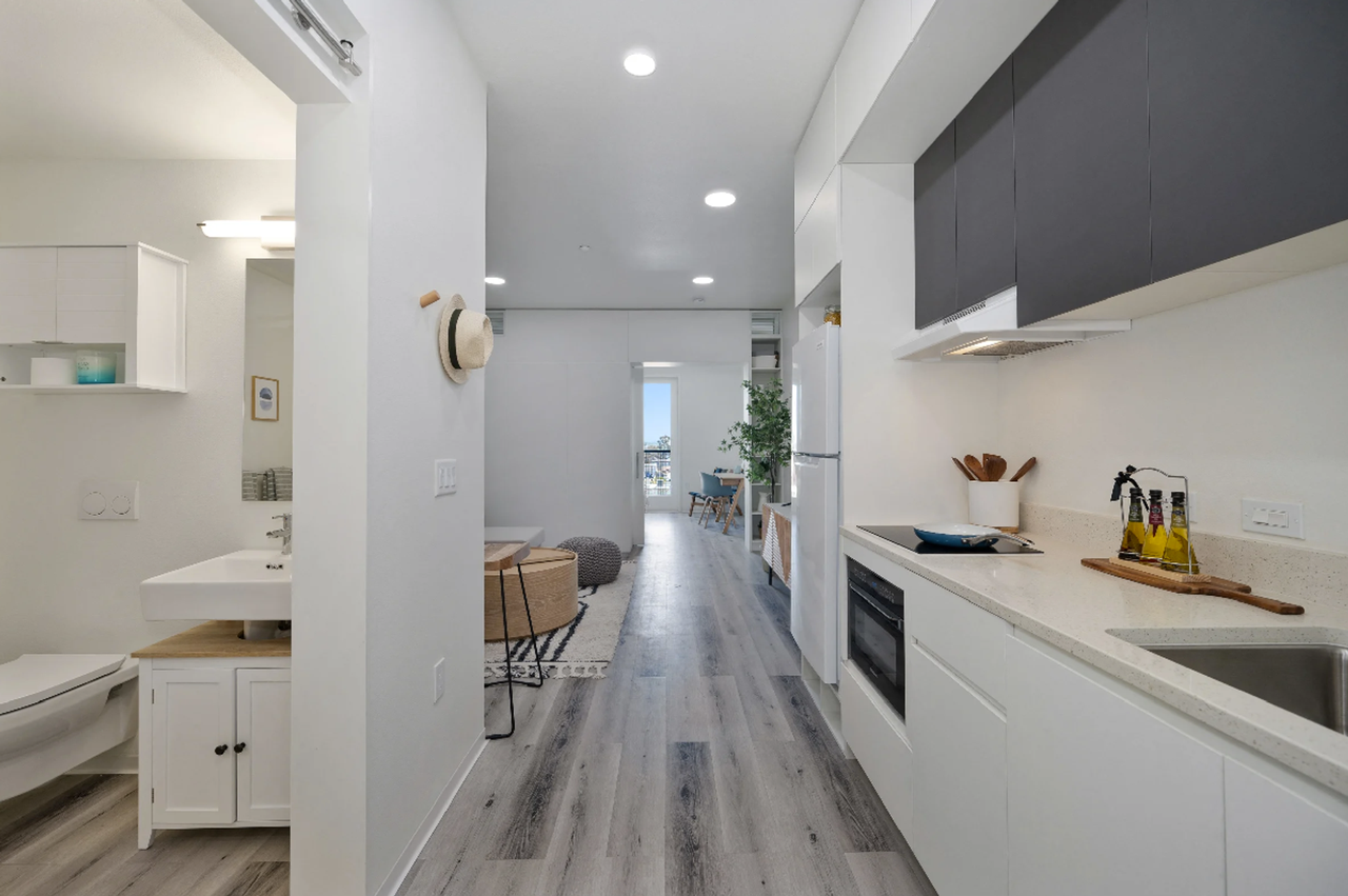 4 WEEKS FREE ON A 13 MONTH LEASE - Photo 2 of 12