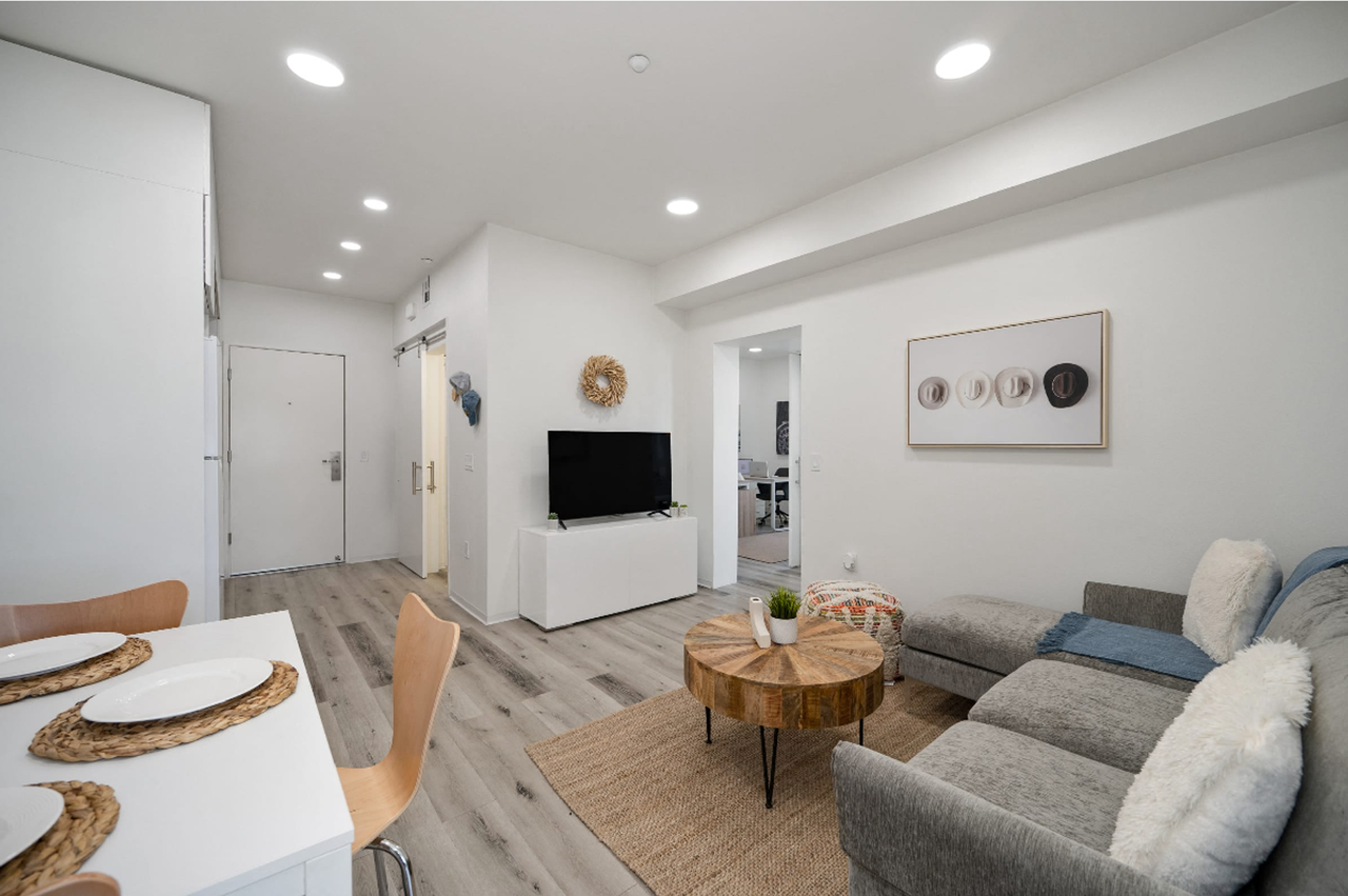 4 WEEKS FREE ON A 13 MONTH LEASE - Photo 3 of 12