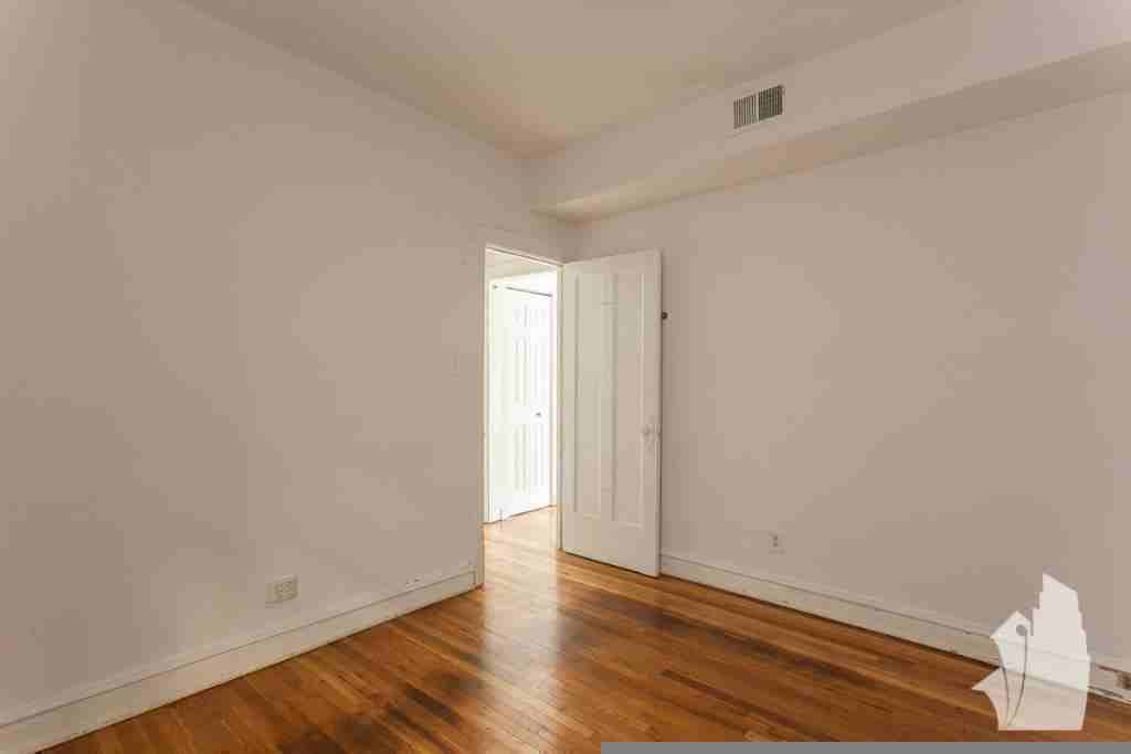 3529 N Broadway St #1W - Photo 3 of 8
