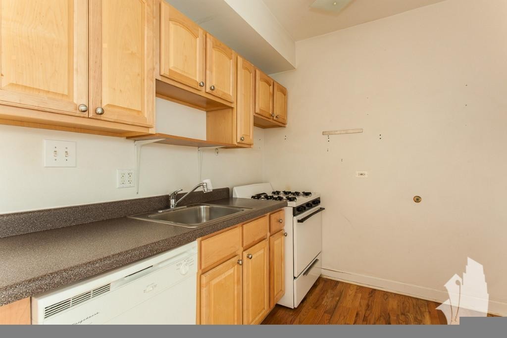 3529 N Broadway St #1W - Photo 5 of 8