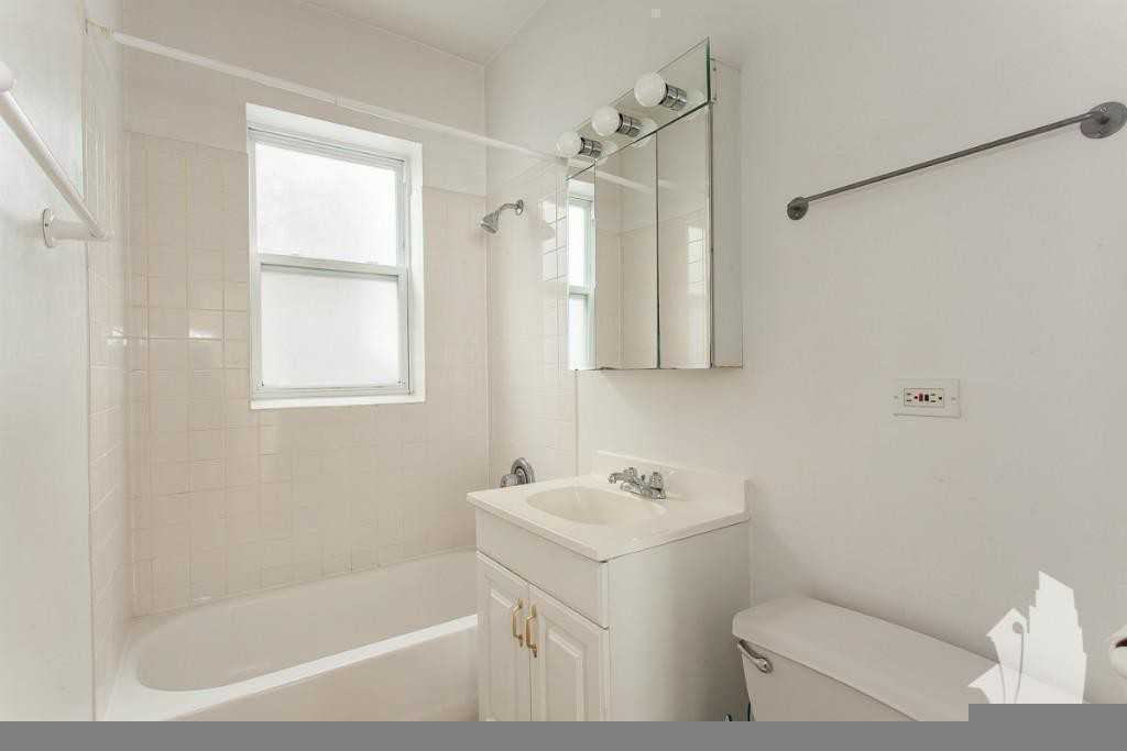 3529 N Broadway St #1W - Photo 7 of 8