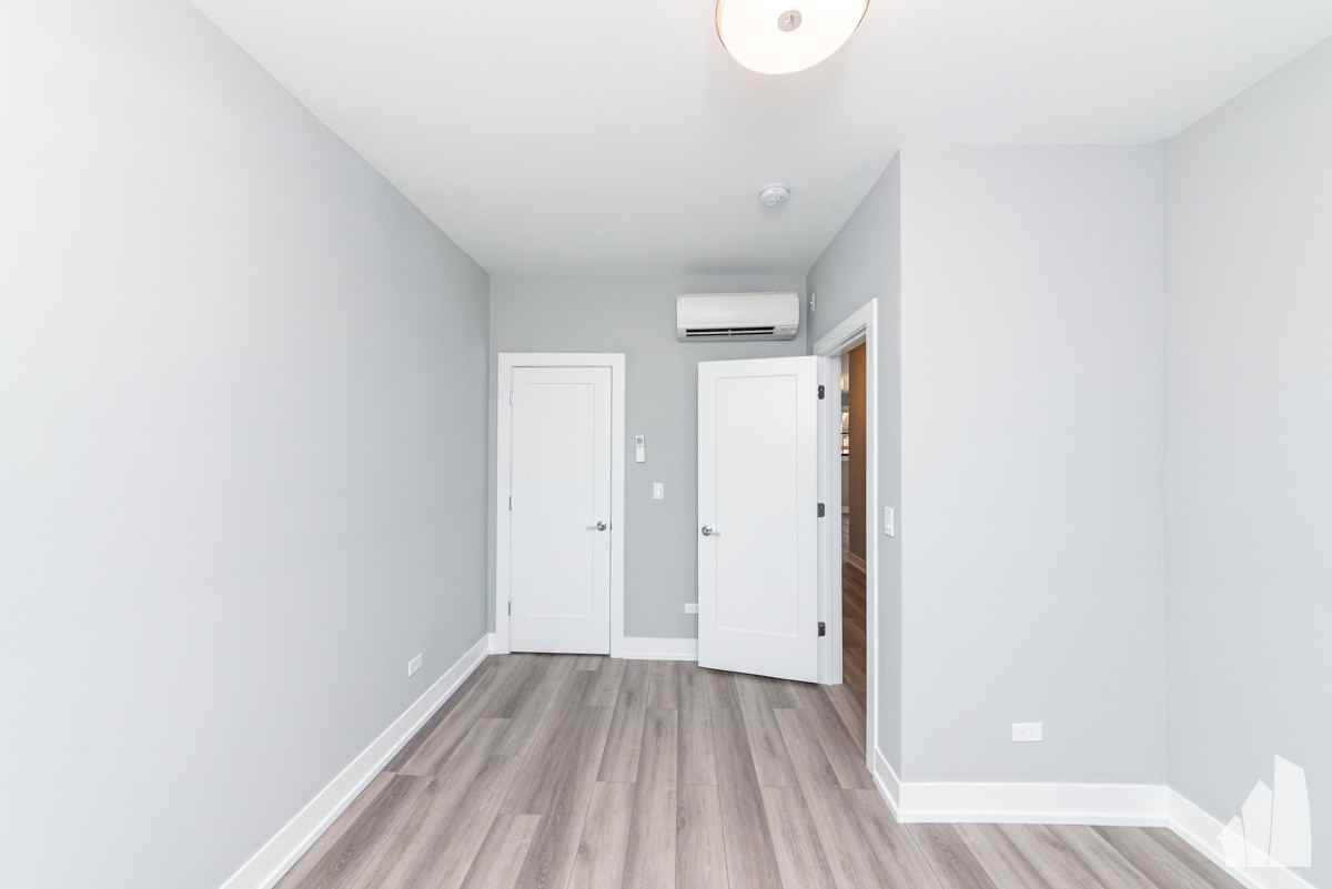 N Janssen Ave #W3 - Photo 3 of 8