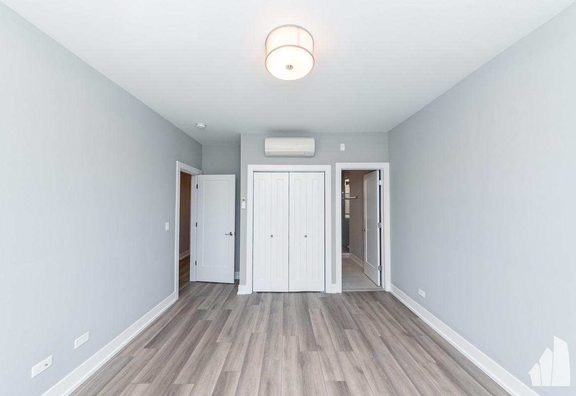 N Janssen Ave #W3 - Photo 5 of 8