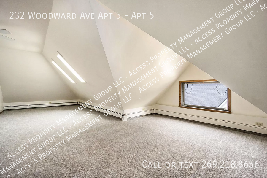 232 Woodward Ave Apt 5 #5 - Photo 3 of 12