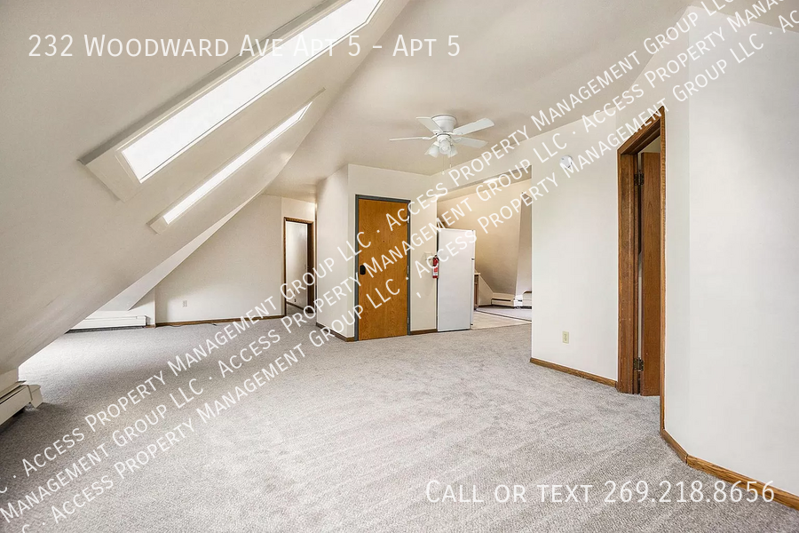 232 Woodward Ave Apt 5 #5 - Photo 4 of 12
