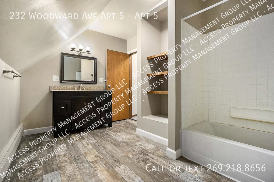 232 Woodward Ave Apt 5 #5 - Photo 7 of 12