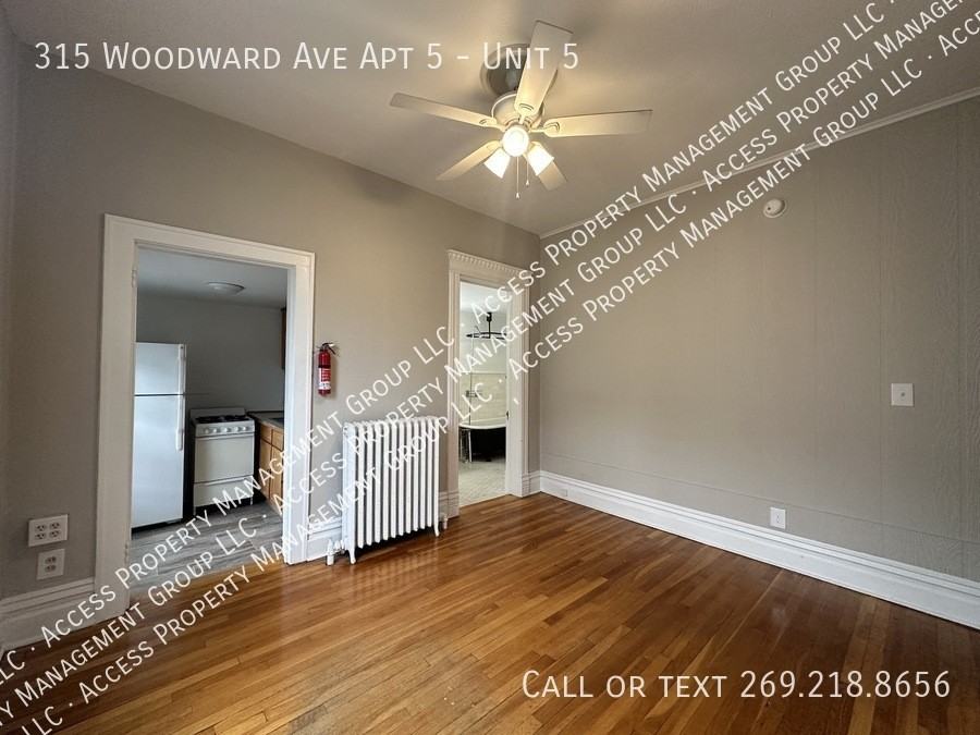 315 Woodward Ave Apt 5 #5 - Photo 3 of 8