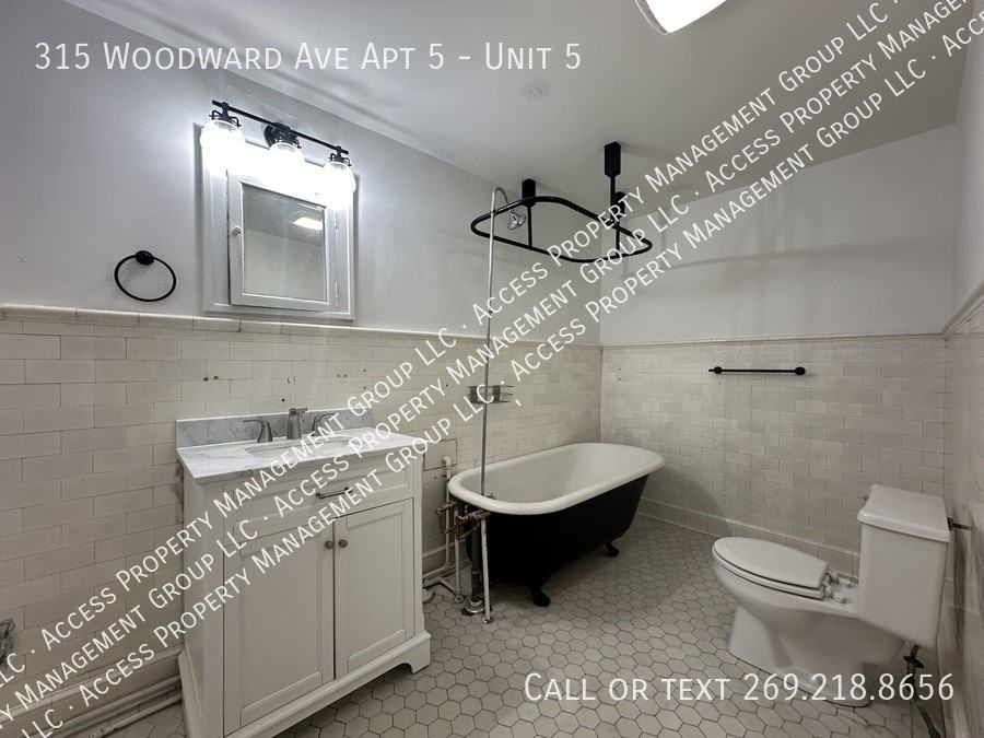 315 Woodward Ave Apt 5 #5 - Photo 6 of 8