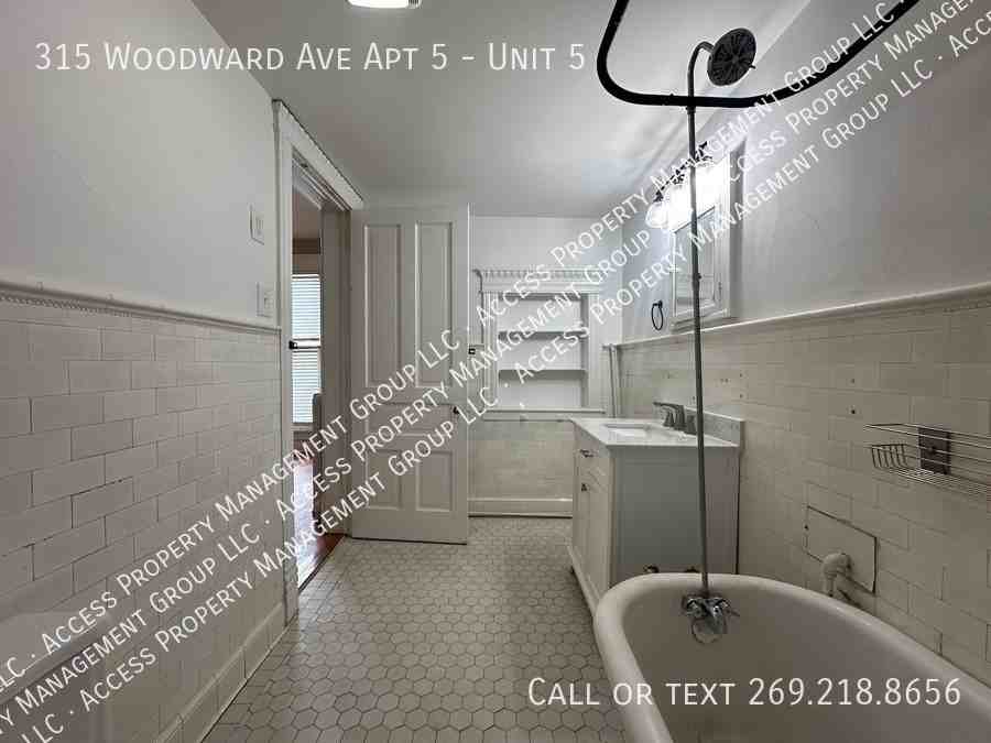 315 Woodward Ave Apt 5 #5 - Photo 7 of 8