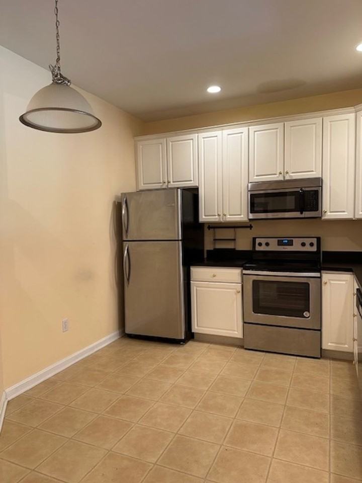 645 Springhouse Ln - Photo 7 of 22