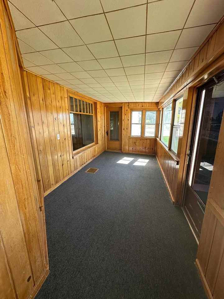 525 Collins St - Photo 7 of 34