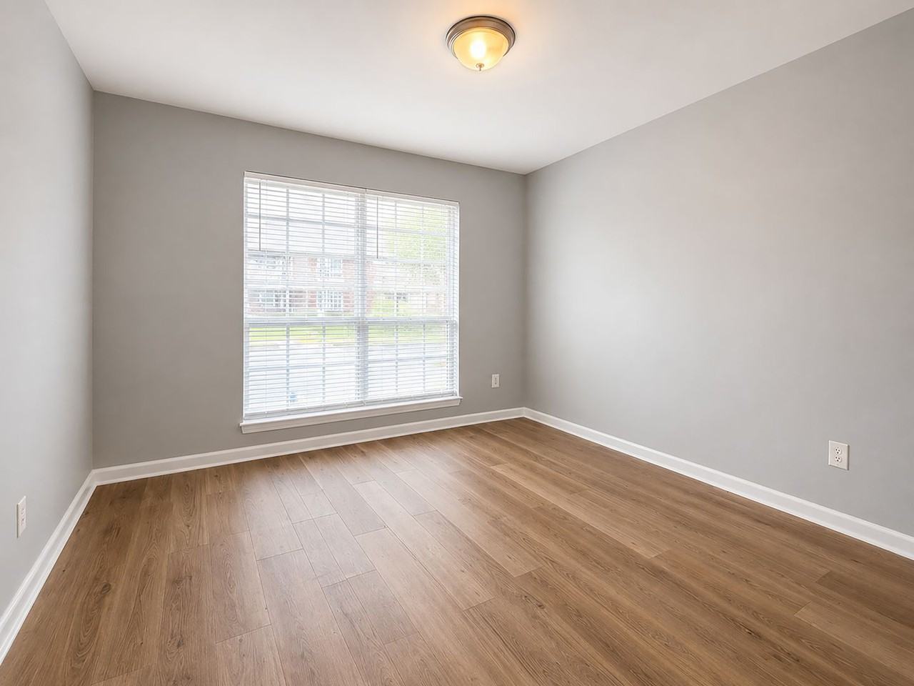 Chateau Glen Oaks Apartments - Photo 2 of 50