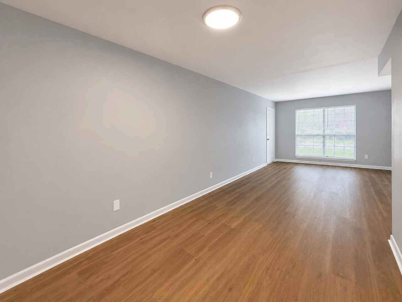 Chateau Glen Oaks Apartments - Photo 7 of 50