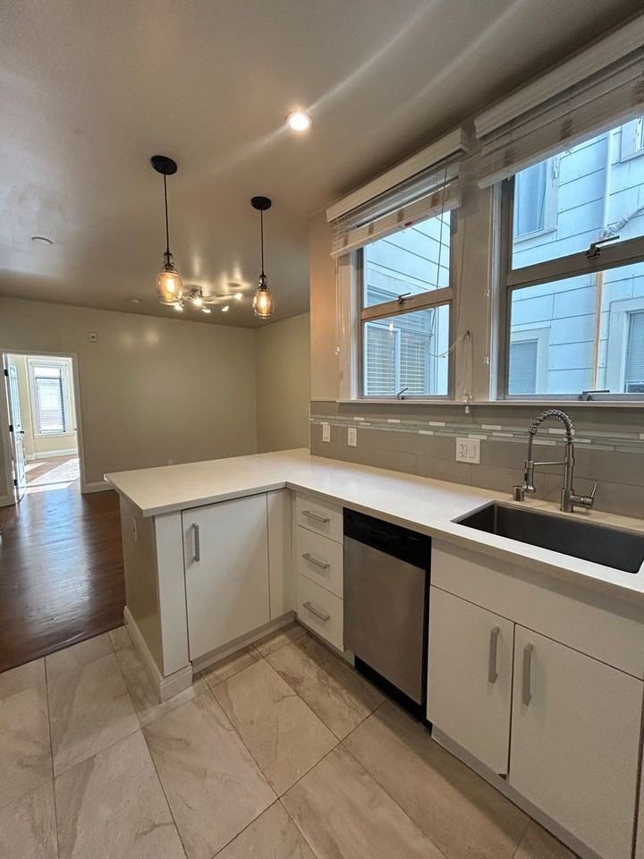 3324 Broderick St #1 - Photo 3 of 17