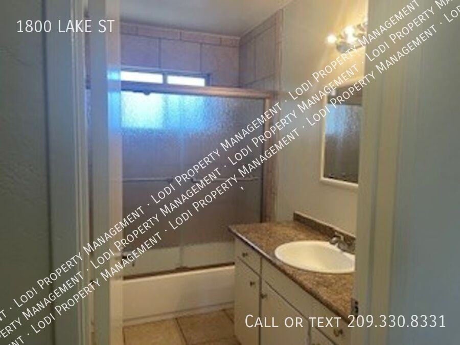 1800 Lake St - Photo 4 of 13