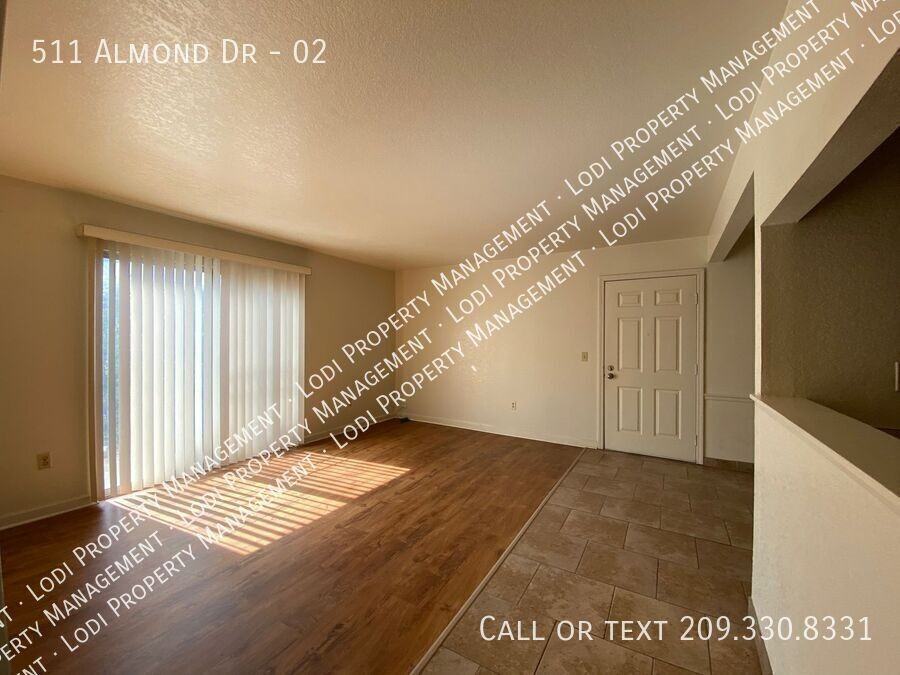 511 Almond Dr #02 - Photo 3 of 16