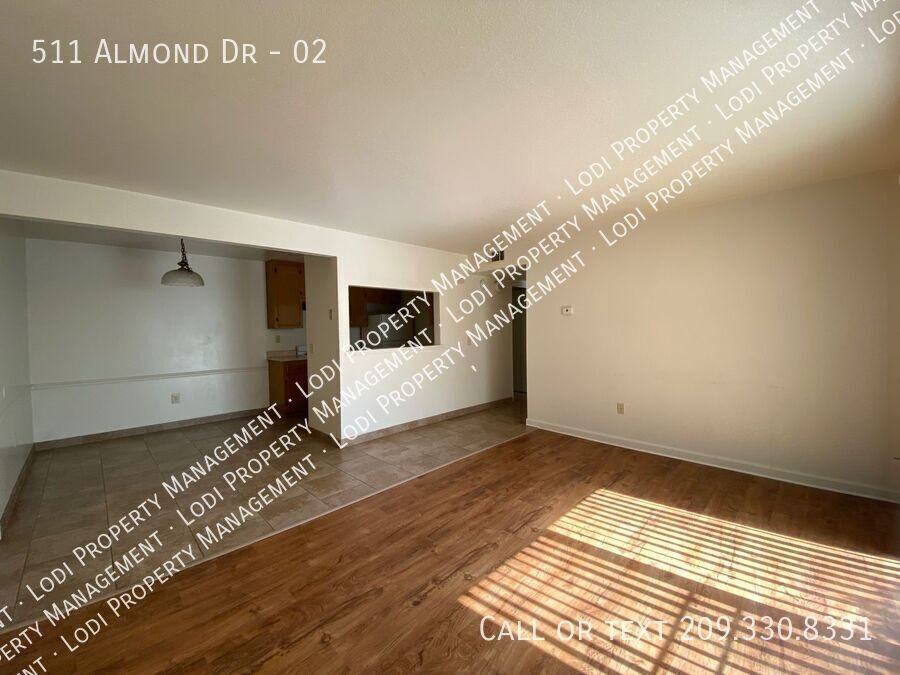 511 Almond Dr #02 - Photo 4 of 16