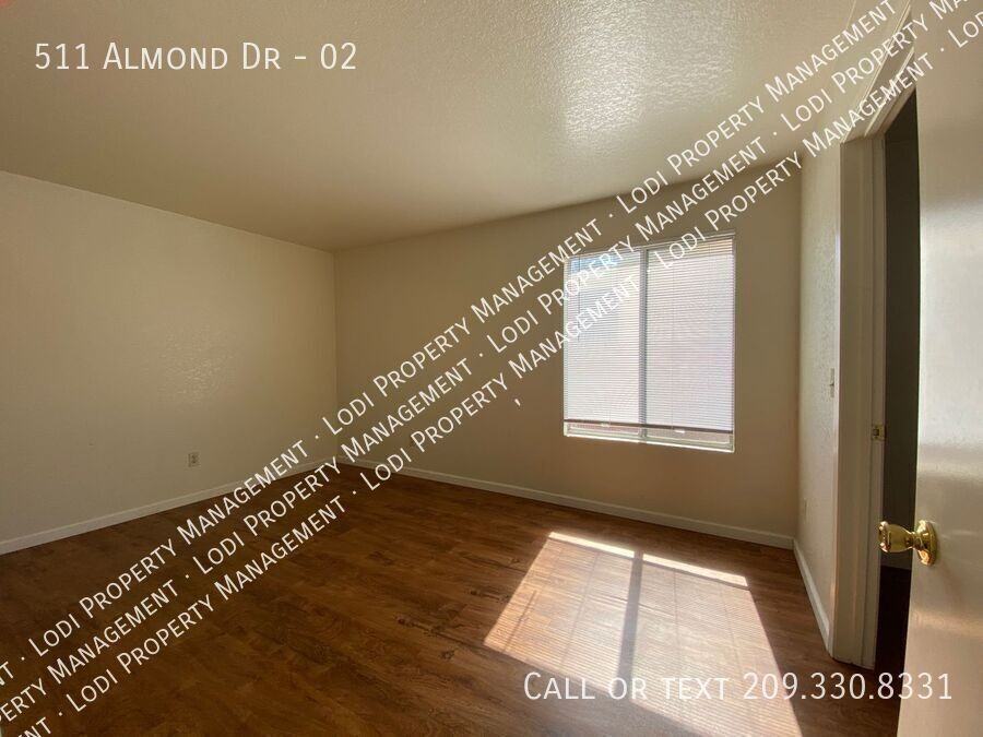 511 Almond Dr #02 - Photo 7 of 16