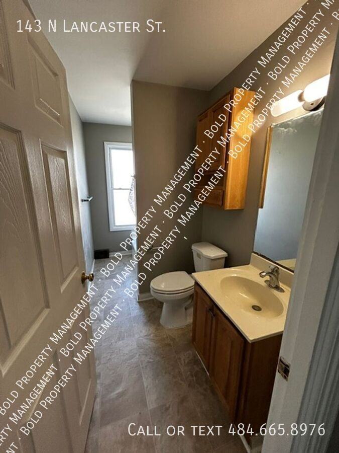 143 N Lancaster St - Photo 5 of 16