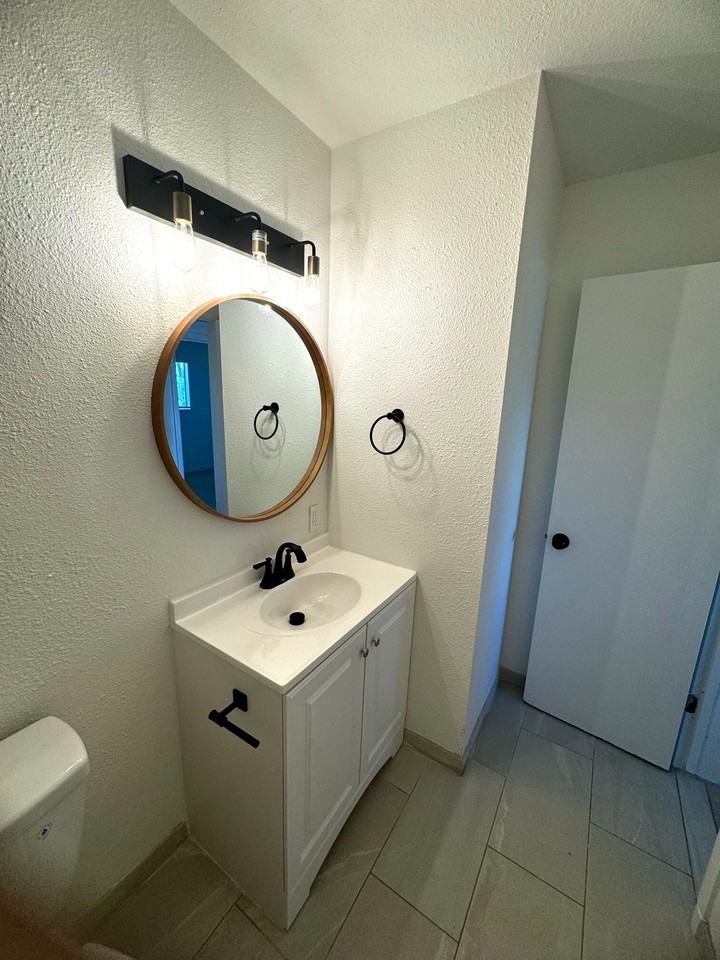 402 Cornell Drive Southeast - Photo 4 of 14