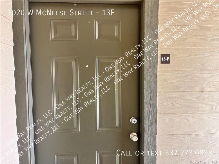 1020 W Mcneese St #13F - Photo 2 of 11