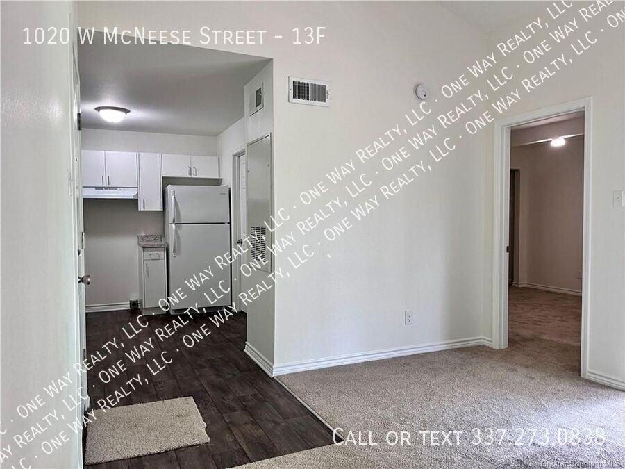 1020 W Mcneese St #13F - Photo 4 of 11