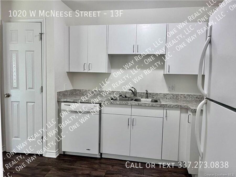 1020 W Mcneese St #13F - Photo 6 of 11
