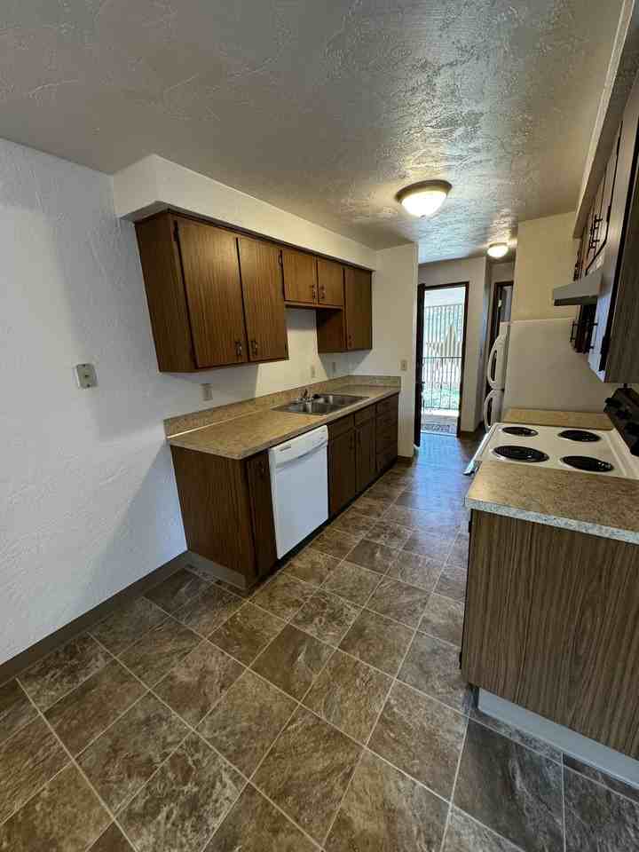 1027 West Washington Street - Photo 3 of 17