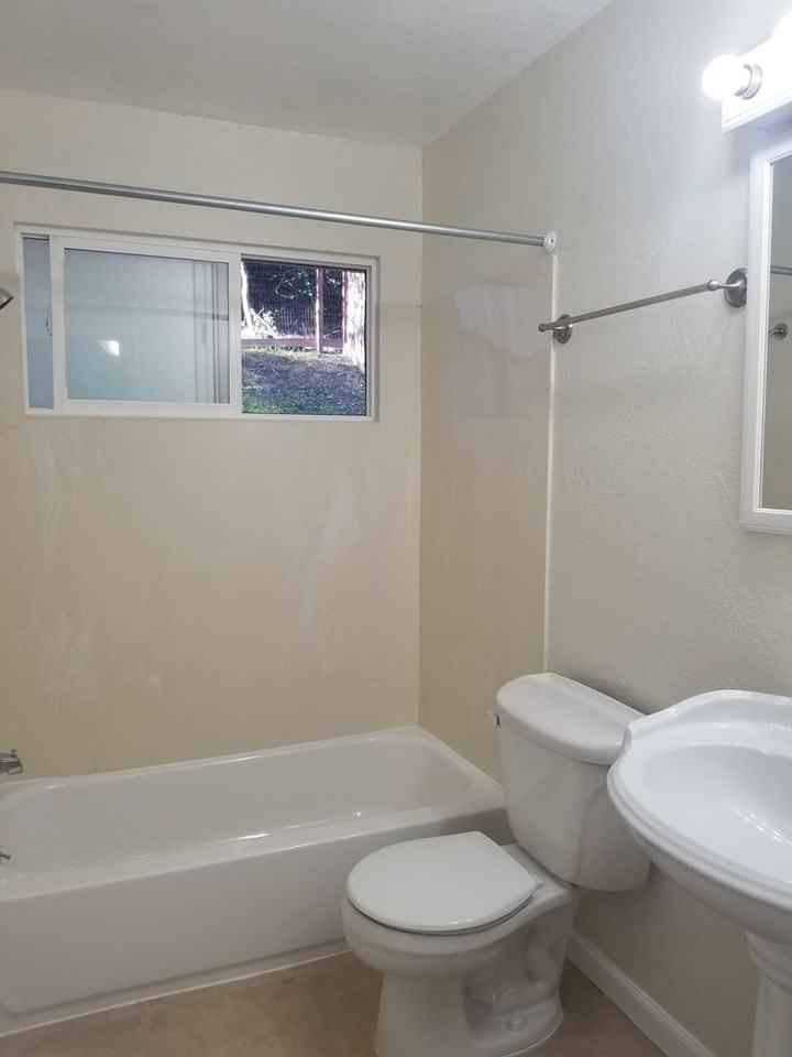 2076 Donald Dr - Photo 6 of 10