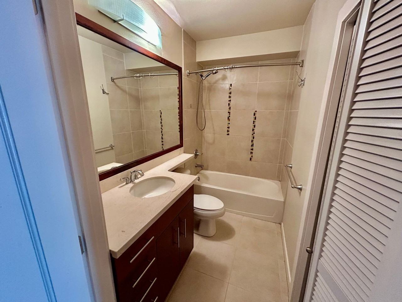 1026 Ne 65th St - Photo 4 of 15