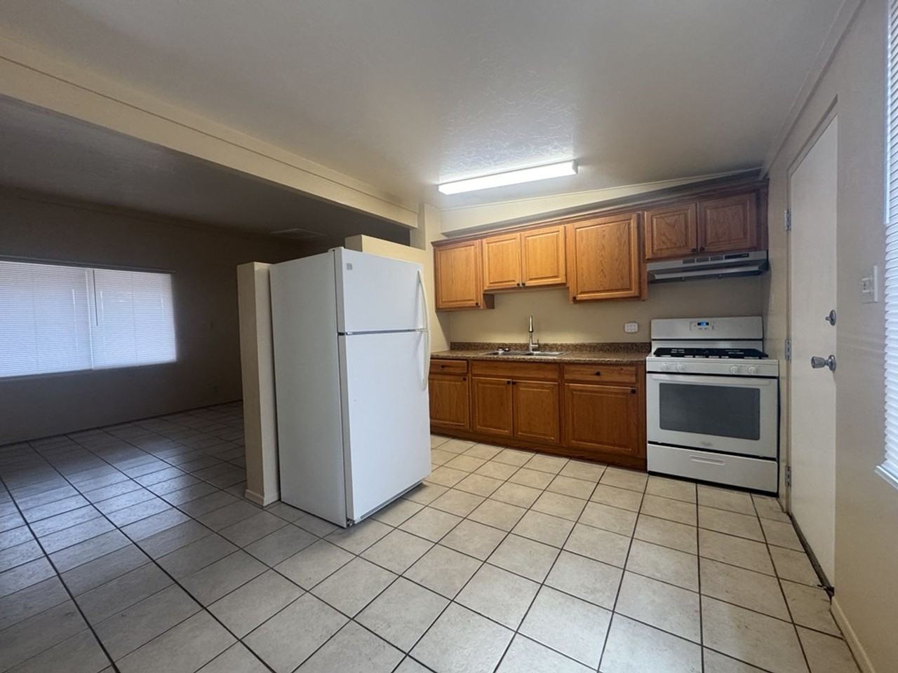 1800 E Fry Blvd #17 - Photo 4 of 11