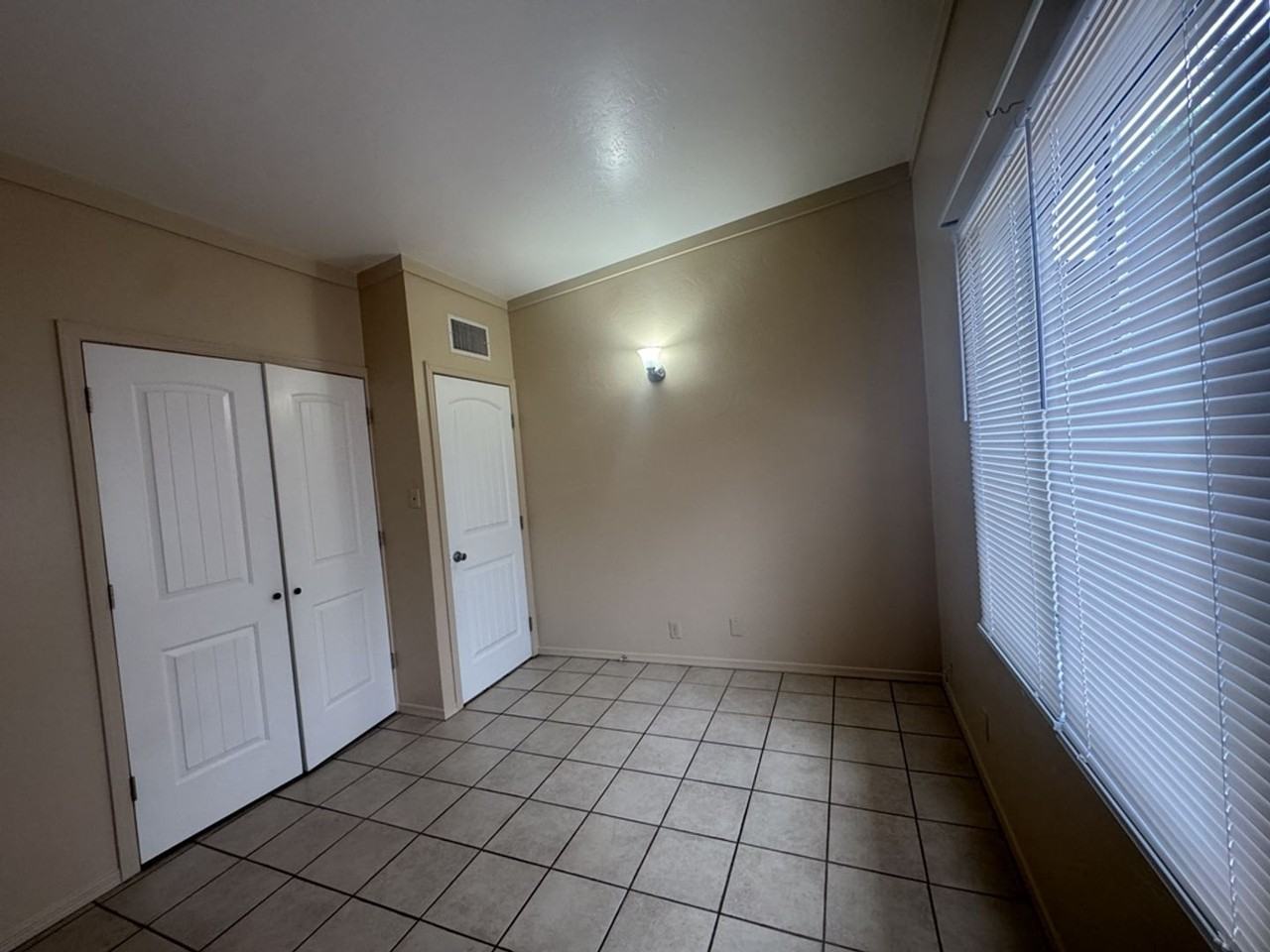 1800 E Fry Blvd #17 - Photo 5 of 11