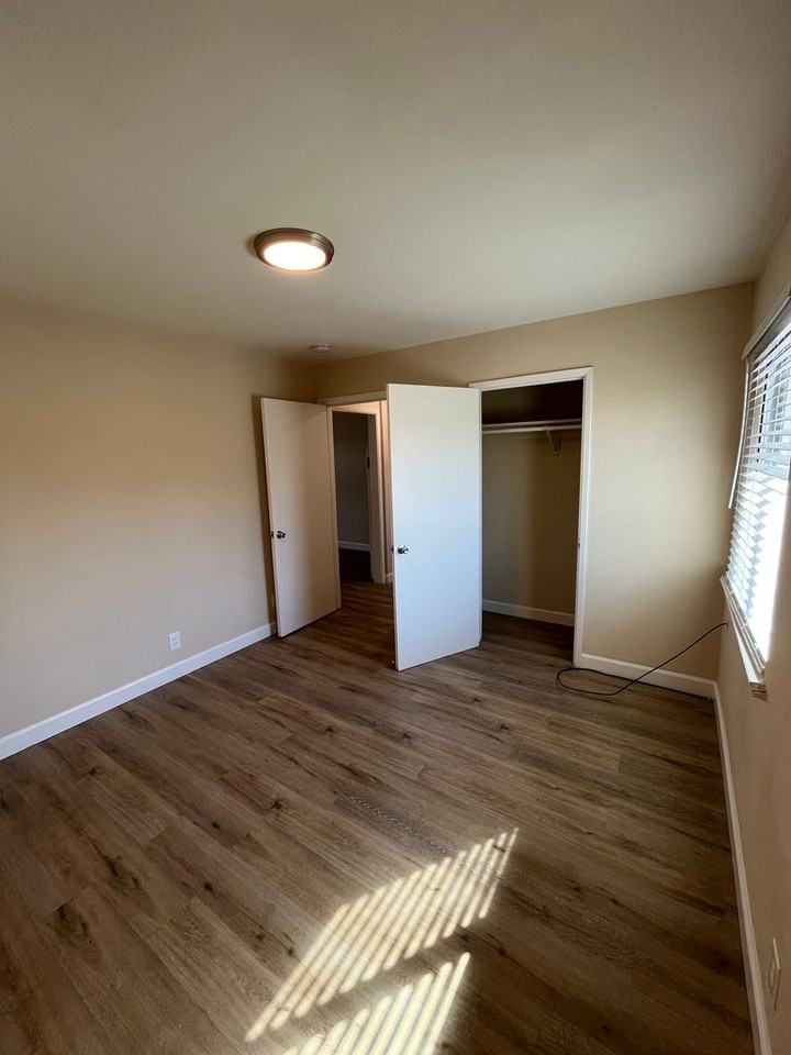 375&385&395 S 4th Street - 375-09 #375-09 - Photo 5 of 7